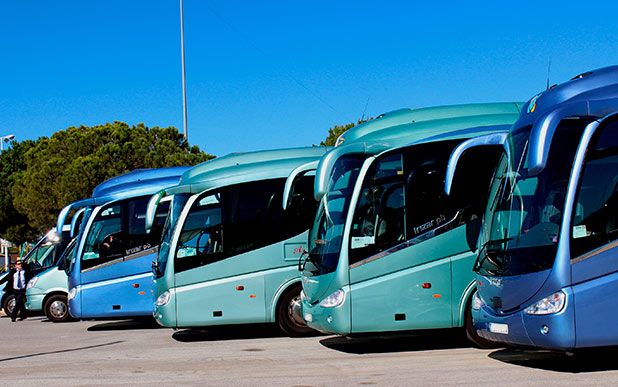 Autocares Aguilera autobuses estacionados
