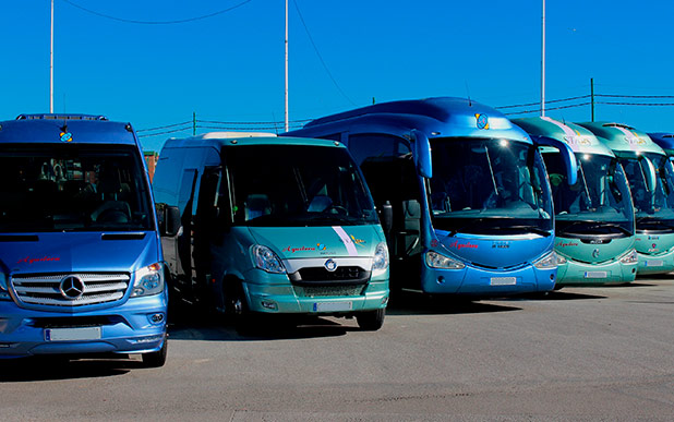 Autocares Aguilera buses estacionados