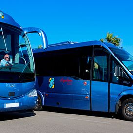 Autocares Aguilera autobuses de color azul